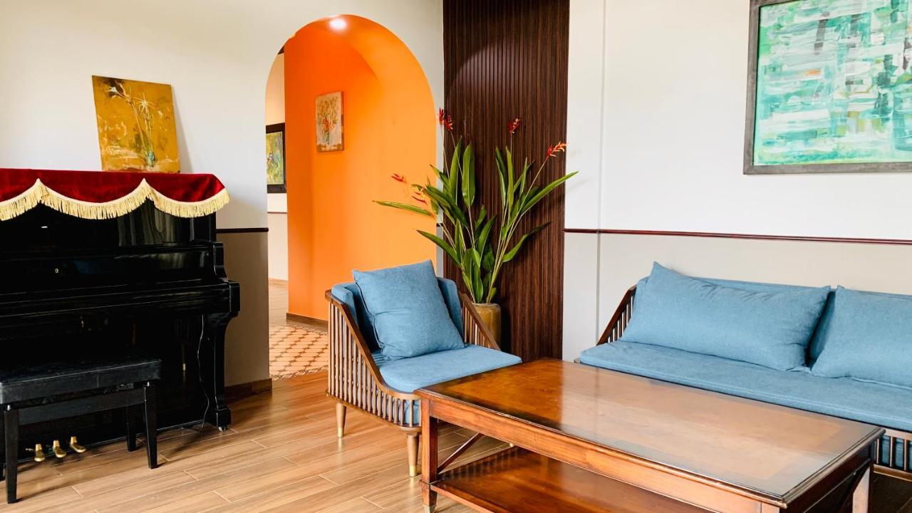 Megarden Daknong Villa Gia Nghia Exteriör bild