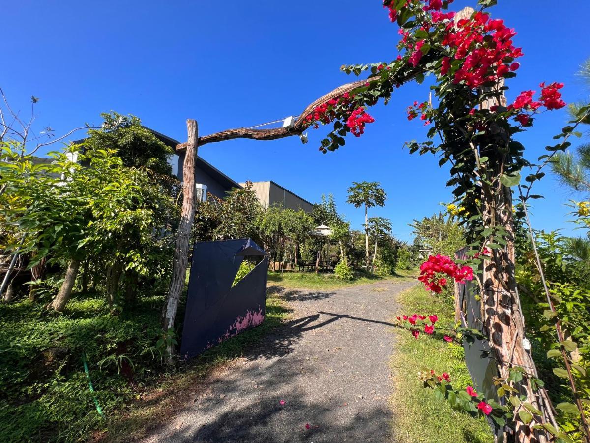 Megarden Daknong Villa Gia Nghia Exteriör bild